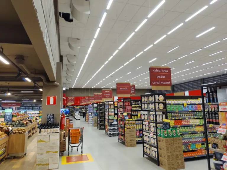 Iluminação LED em Supermercado Super Nosso